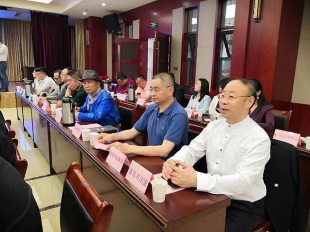 汇聚全社会力量决战脱贫攻坚